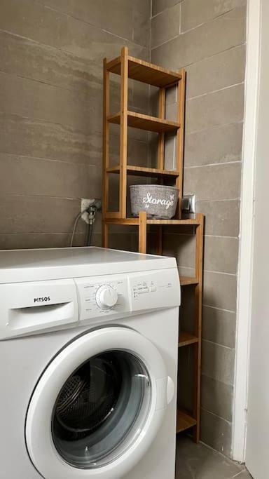 Beautiful Apartment Next To Metro Station أثينا المظهر الخارجي الصورة