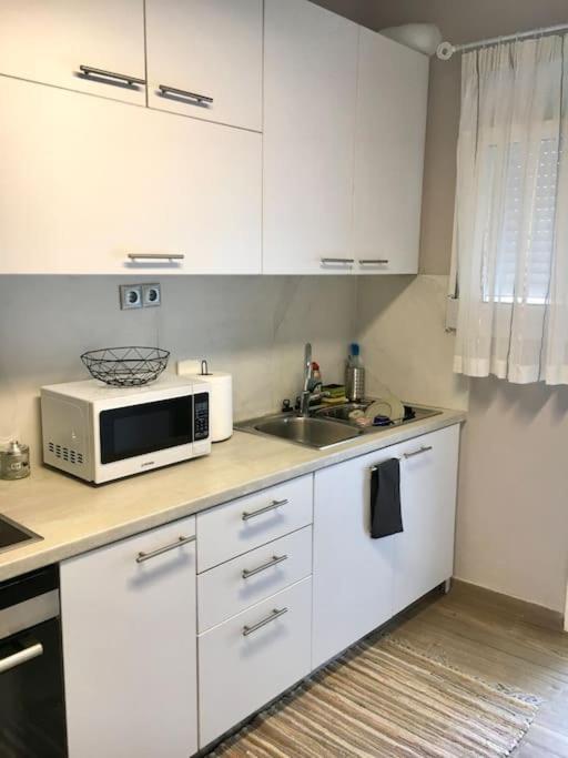Beautiful Apartment Next To Metro Station أثينا المظهر الخارجي الصورة